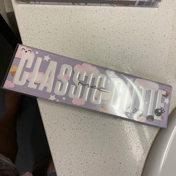 Mac Classic Cutie Eyeshadow - Picture 1 of 2